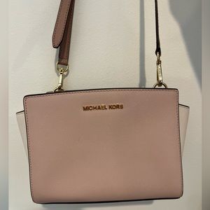 Micheal Kors Crossbody Bag